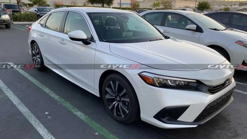 Ngắm Honda Civic 2022 lần đầu lộ diện ngoài đời thực: Mazda3 và Hyundai Elantra có lo ngại?