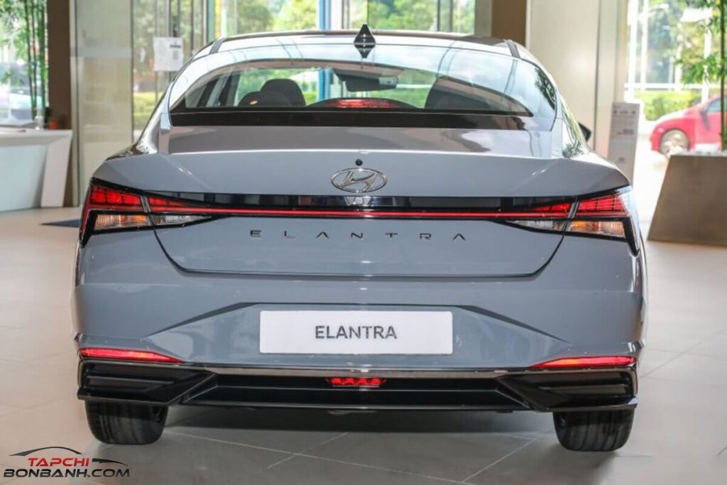 Can canh Hyundai Elantra 2021 dep me ly co hoi nao cho Cerato Mazda3 2