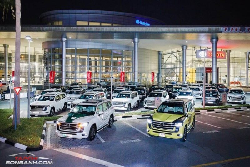 Vừa ra mắt ít ngày, đại gia Dubai đã tậu dàn Toyota Land Cruiser làm xe cảnh sát