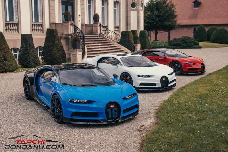 3 chiec Bugatti Chiron xep thanh hien quoc ky Phap nhan ngay quoc khanh