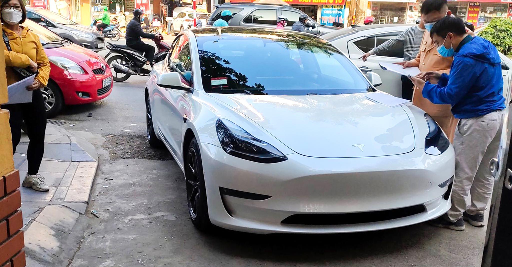 Thêm xe điện Tesla Model 3 giá hơn 3 tỉ đồng về Việt Nam