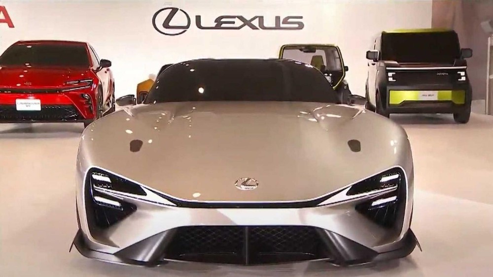 Lexus Electrified Sport có đèn pha hình boomerang