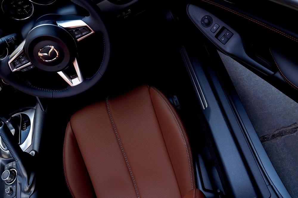 Nội thất của Mazda Roadster RF VS Terracotta Selection 2022 được bọc da Nappa màu cam đất