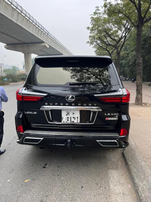 Hà Nội: Phát hiện siêu xe Lexus “đeo nhầm” biển số - Ảnh 2.