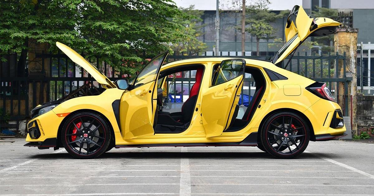 Nhìn lại những siêu xe, xe thể thao hàng hiếm được đưa về Việt Nam năm 2021