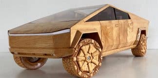Thợ mộc Việt chế tác "siêu bán tải điện" Tesla Cybertruck bằng gỗ tuyệt đẹp