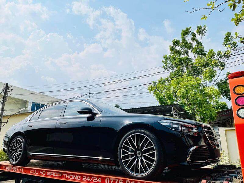Đoàn Di Băng show Mercedes-Benz S 450 Luxury gần 6 tỷ hậu lùm xùm em gái bị coi thường