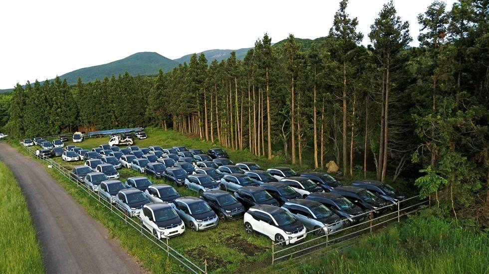 70 chiếc BMW i3 này bị vứt bỏ giữa rừng