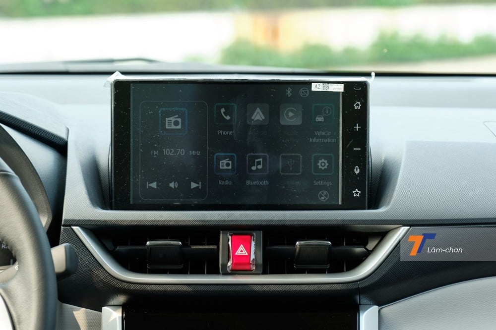 Toyota Veloz Cross Top 2022 được trang bị màn hình giải trí 9 inch có kết nối Apple CarPlay/Android Auto, đi kèm 6 loa thường.