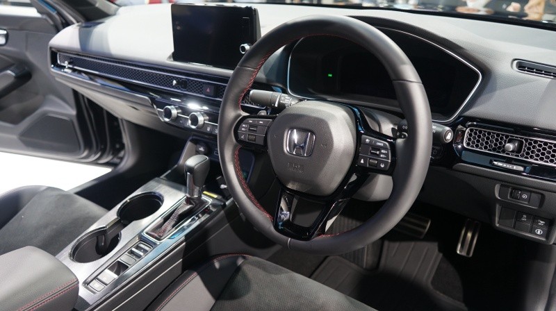 Honda Civic e:HEV 2022 có vô lăng bọc da, bảng đồng hồ kỹ thuật số và màn hình trung tâm 9 inch
