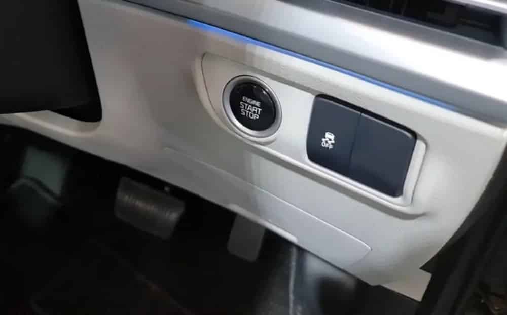 Nút bấm khởi động máy của Kia Carens 2022
