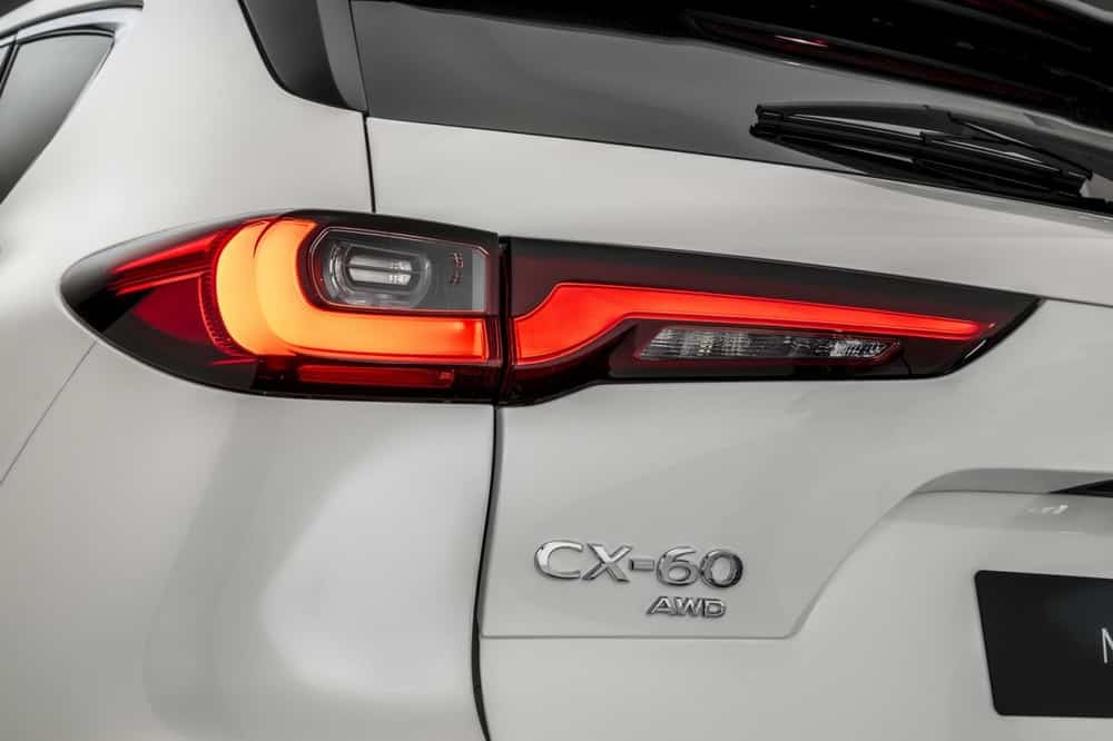 Cụm đèn hậu với tạo hình chữ L bên trong của Mazda CX-60 2022 