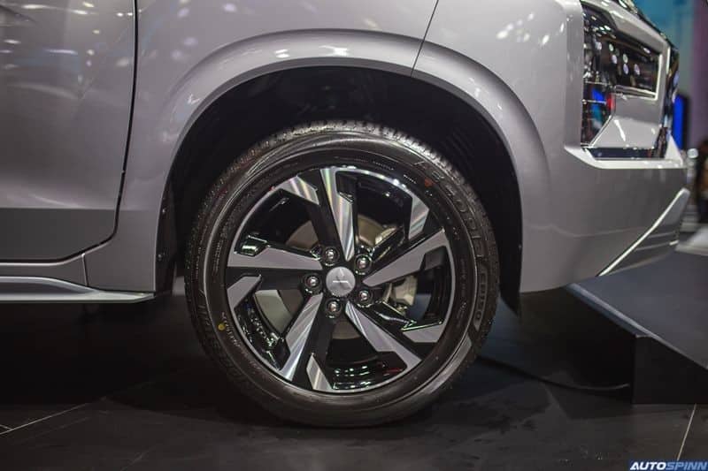 Bộ vành 17 inch của Cận cảnh dải đèn LED định vị ban ngày mới của Mitsubishi Xpander 2022