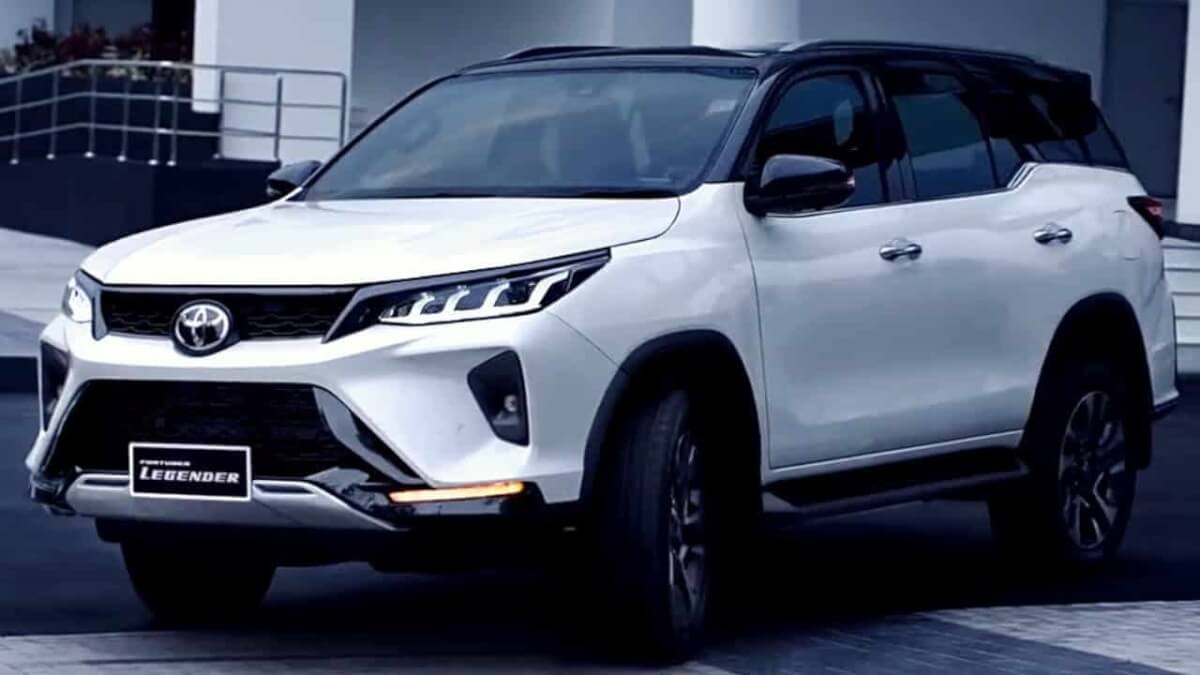 Toyota Fortuner Legender 2021 được bổ sung thêm chút tính năng, giá bán  tăng | DailyXe