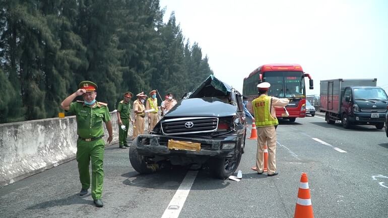 Ám ảnh những vụ nổ lốp ô tô trên cao tốc TPHCM - Trung Lương | Báo Dân trí