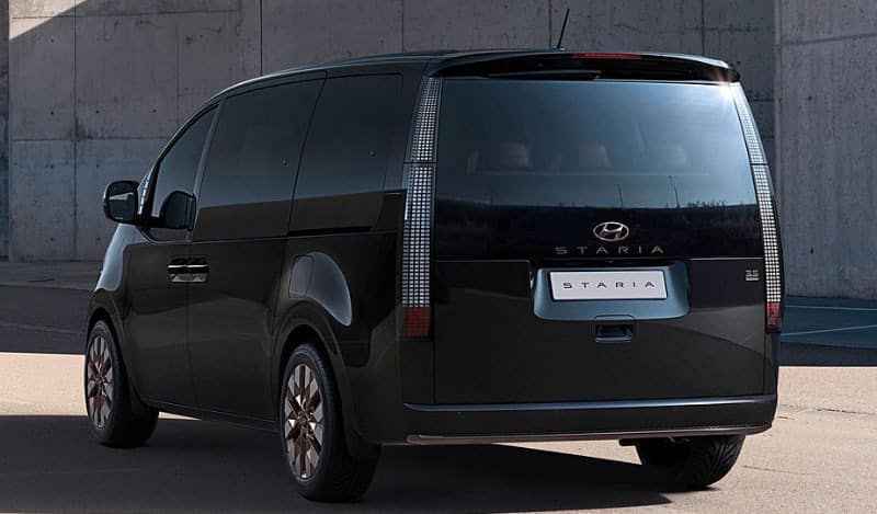Hyundai Staria Premium 2022 màu đen có những điểm nhấn màu đồng