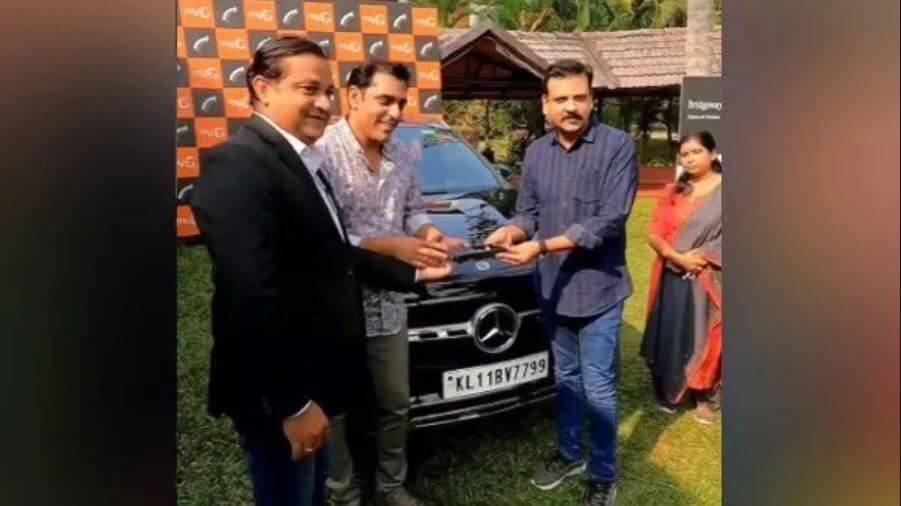 Giám đốc điều hành công ty CNTT Kissflow tặng xe BMW cho nhân viên vì lòng trung thành