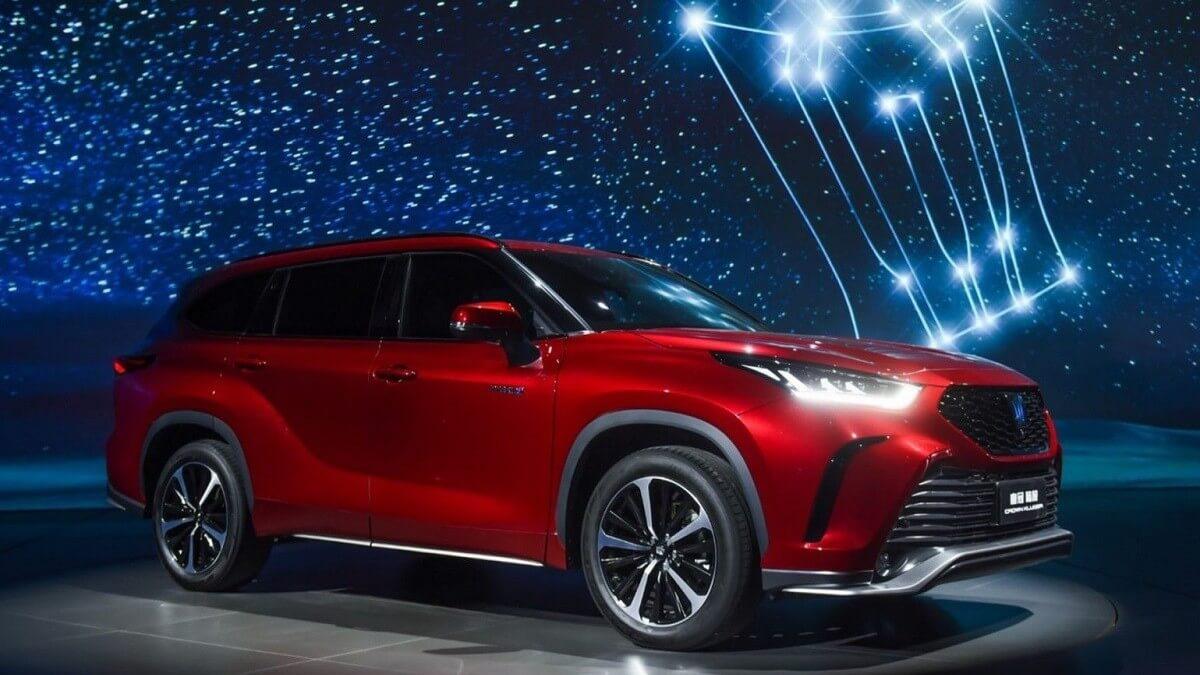Ăn theo thành công của Corolla Cross, Toyota phát triển SUV mới mang tên Crown  Cross