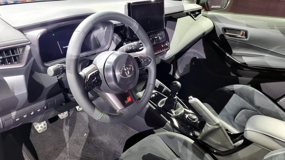 Nội thất bên trong Toyota GR Corolla 2023