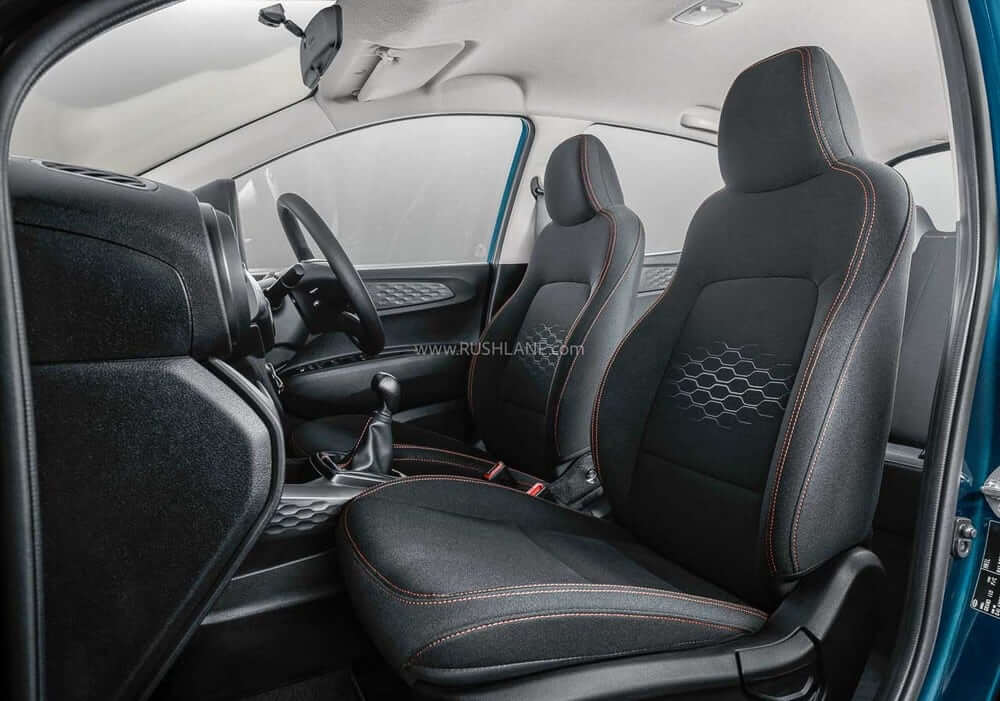 Nội thất màu đen với chỉ khâu đỏ tương phản của Hyundai Grand i10 Nios Corporate Edition