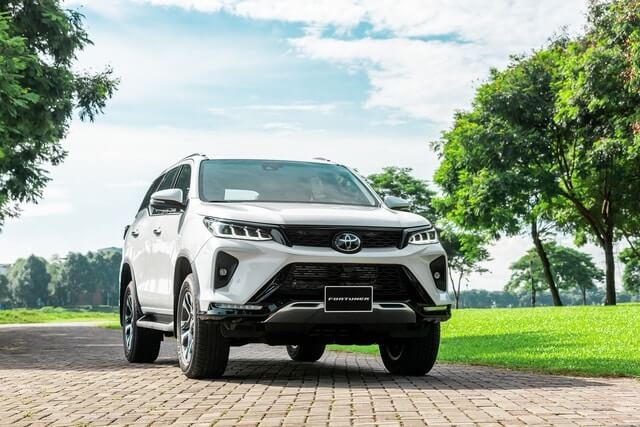 Toyota Fortuner 2022 ra mắt Việt Nam: Thêm nhiều trang bị, tham vọng đua doanh số với Santa Fe và Everest - Ảnh 3.