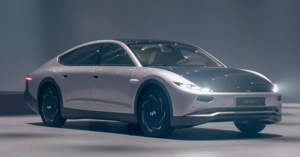 Hơn cả Tesla, mẫu xe điện Hà Lan đi được 7 tháng không cần sạc: Bí mật đằng sau?