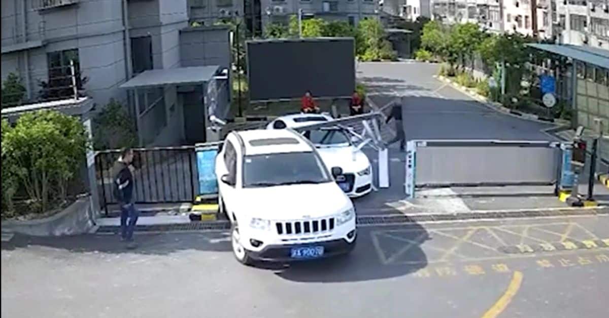 Video: Chỉ trong 15 phút nữ tài xế lùi hỏng liên tiếp 2 xế hộp vào cùng một chỗ