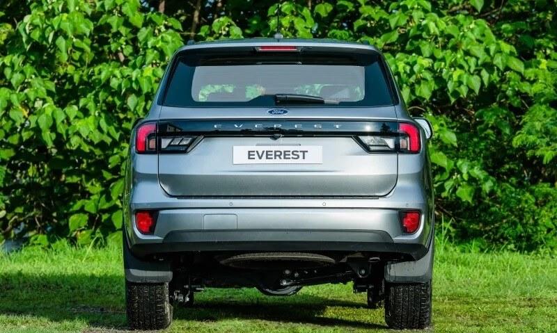 Trang bị an toàn của Ford Everest Trend 6AT 4x2 2022 khá cơ bản