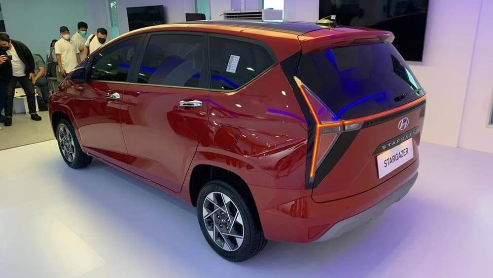 Đèn hậu tạo hình chữ H độc đáo của Hyundai Stargazer 2022