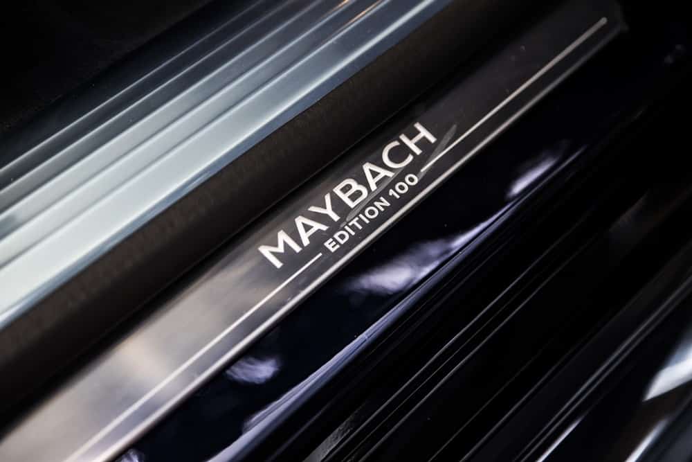 100 chiếc xe Mercedes-Maybach GLS 600 Edition 100 2022 được sản xuất đều có huy hiệu Edition 100 ỏ logo M kép hay bậc cửa