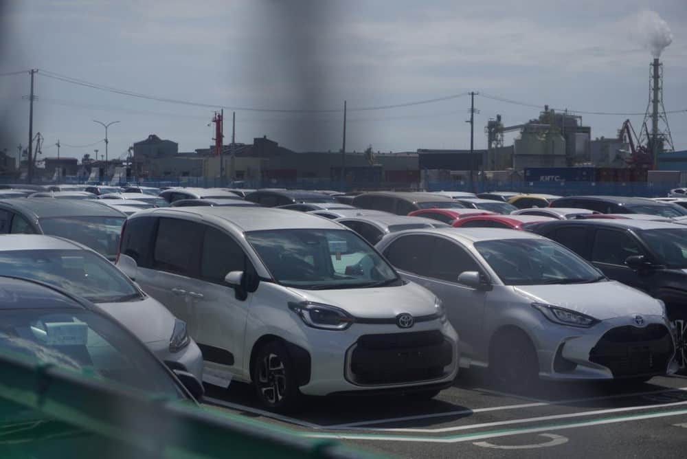 Toyota Sienta 2023 bị bắt gặp trong cảng Sendai của Nhật Bản