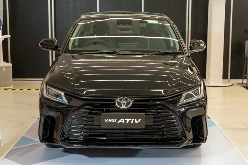 Cận cảnh đầu xe của Toyota Vios 2023 bản 1.2 Smart CVT