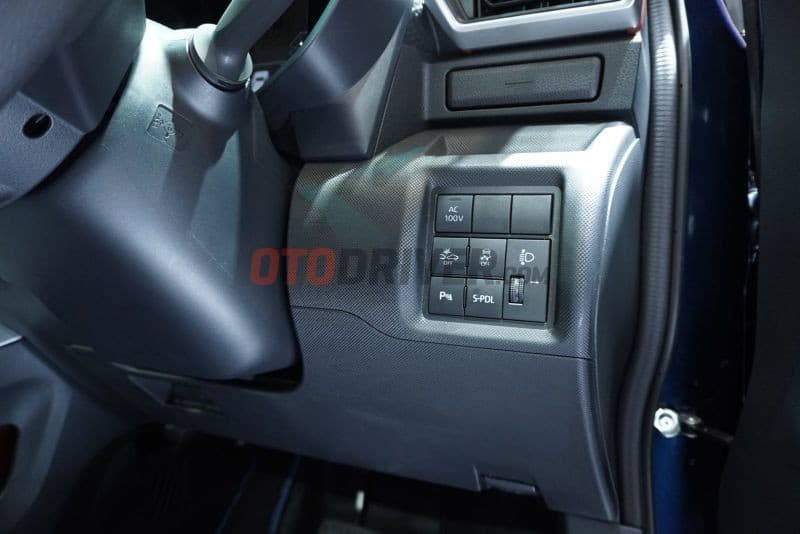 Daihatsu Rocky e-Smart Hybrid có cả ổ điện AC 100V và công nghệ S-Pedal