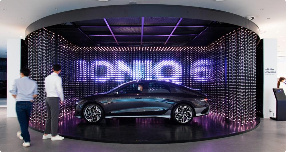 Vượt mặt Ioniq 5, Hyundai Ioniq 6 lập kỷ lục về lượng khách đặt mua trong ngày đầu tiên mở bán