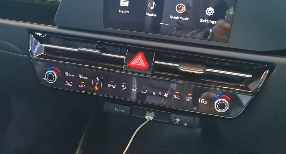Mặt cảm ứng chỉnh điều hòa của Kia Niro EV 2022