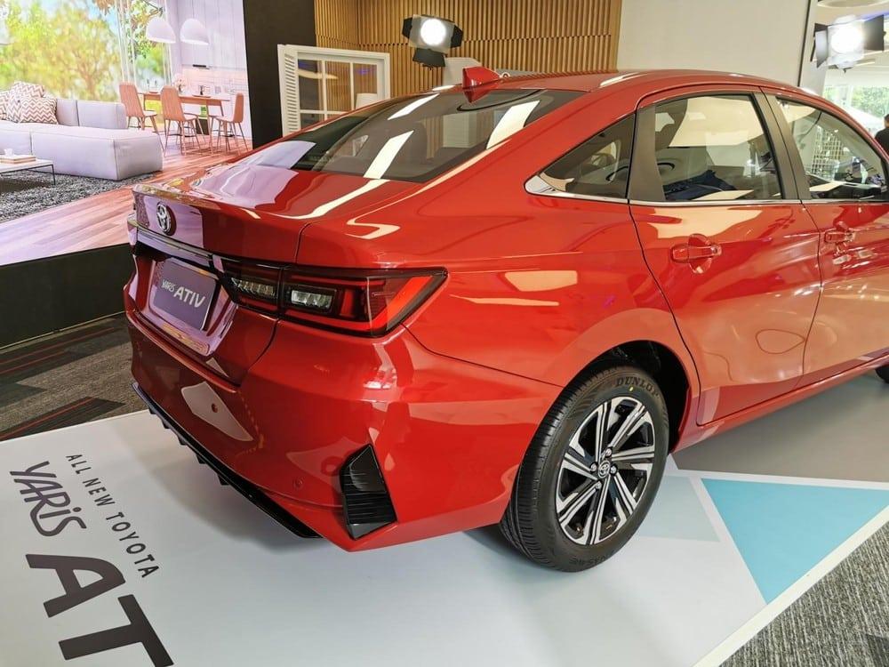 Toyota Vios 2023 sở hữu đèn hậu LED mới và cánh gió nhỏ tích hợp vào cửa cốp