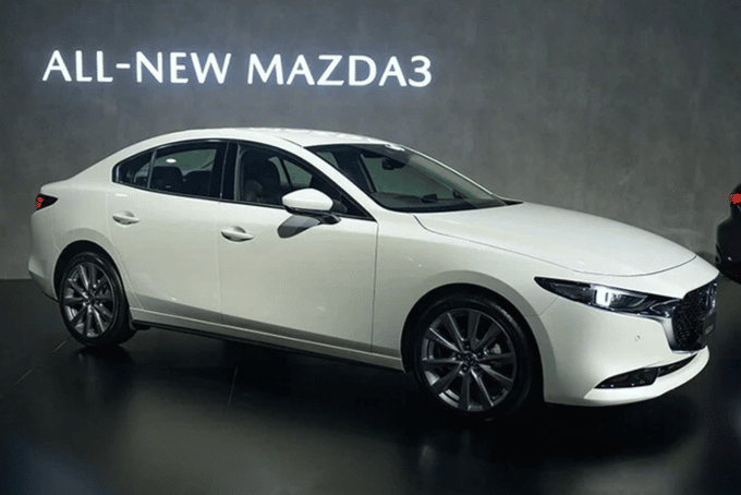 Mazda3 phiên bản 2.0L dừng bán, Civic RS và K3 Turbo thêm rộng cửa - 1