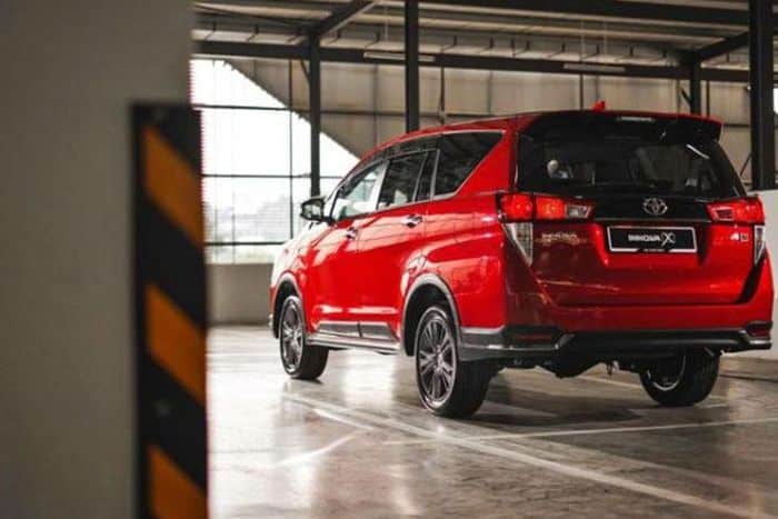 Đến nay, đại lý Toyota ở Indonesia đã bắt đầu nhận cọc dành cho Innova thế hệ mới. Một nhân viên tư vấn bán hàng tại đại lý Toyota ở thủ đô Jakarta, Indonesia, cho biết: "Chỉ cần đặt cọc 5 triệu Rupiah (khoảng 8 triệu đồng). Nhanh nhất là tháng 10 hoặc tháng 11, khách hàng sẽ được nhận Toyota Innova 2023 mới, tùy theo số thứ tự đặt cọc".