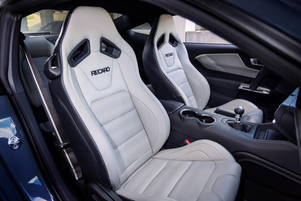Ghế Recaro thể thao nằm trong gói phụ kiện Performance Pack dành cho Ford Mustang 2024