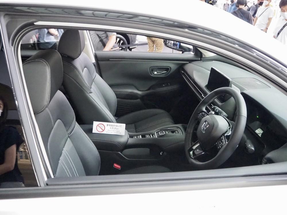 Nội thất bọc da màu đen của Honda ZR-V 2023 bản cao cấp