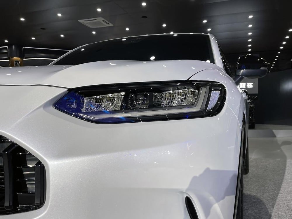 Đèn pha LED của Honda ZR-V e:HEV 2023 tích hợp dải đèn LED định vị ban ngày hình chữ L
