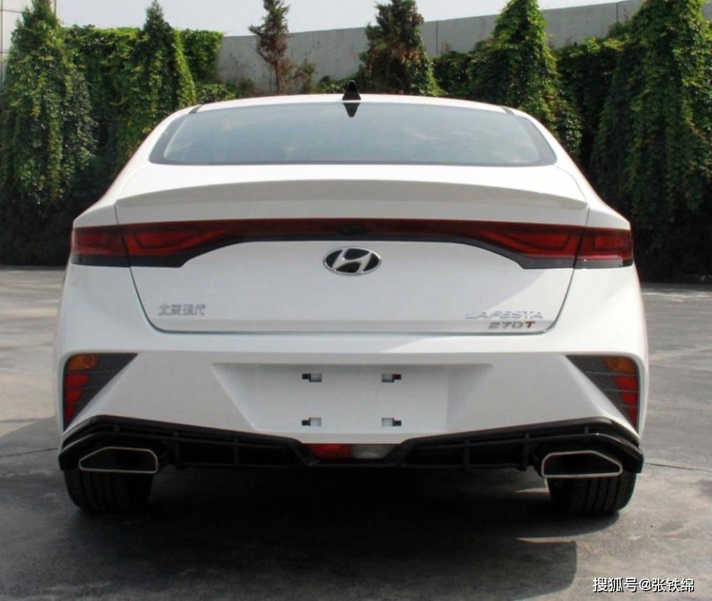 Thiết kế đằng sau của Hyundai Lafesta 2023 bản thường
