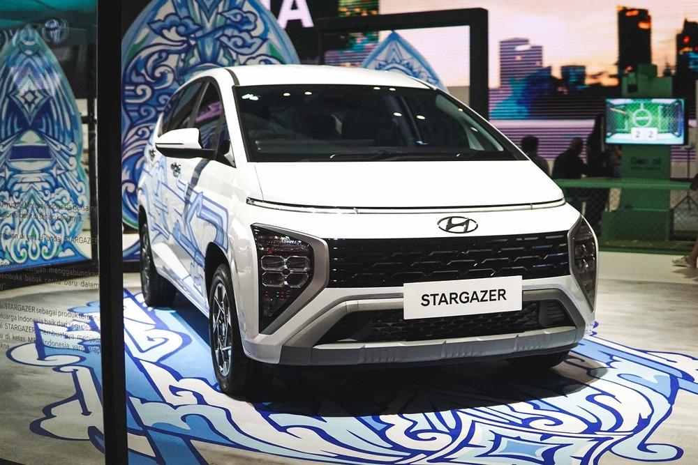 Hyundai lên tiếng giải thích lý do vì sao Stargazer không được trang bị phanh tay điện tử