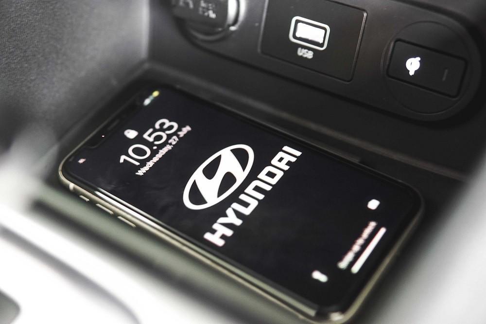 Sạc điện thoại không dây của Hyundai Stargazer