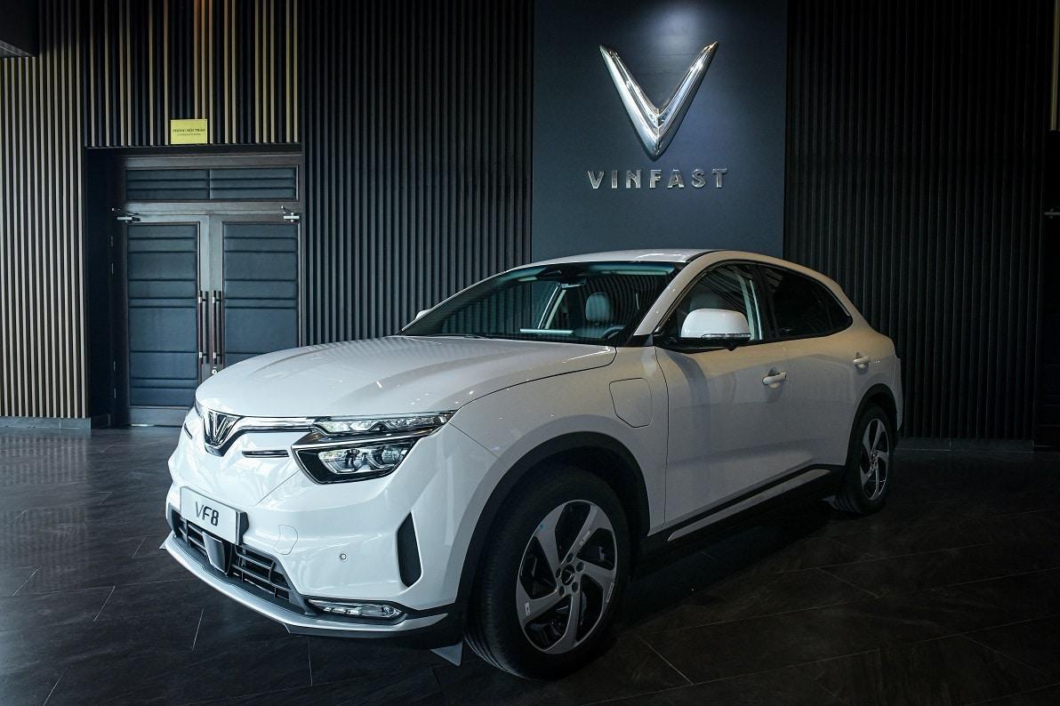 VinFast bàn giao 100 ô tô điện VF 8 đầu tiên cho khách Việt, chuẩn bị xuất khẩu ra quốc tế ok4.jpg