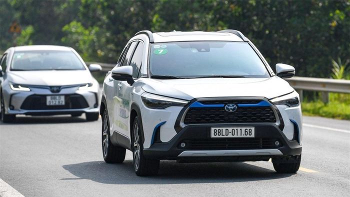 Phiên bản Hybrid của Toyota Corolla Cross chỉ tiêu thụ 4,2 lít/100 km đường hỗn hợp theo số liệu công bố bởi Cục Đăng kiểm Việt Nam.