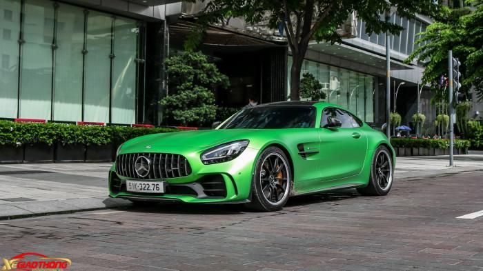 AMG Green Hell Magno là một trong những màu sắc gắn liền với dòng xe thể thao AMG GT R. Trên thực tế, khi xe được giới thiệu vào năm 2016, đây là màu sơn xuất hiện trong các tư liệu chính thức từ Mercedes