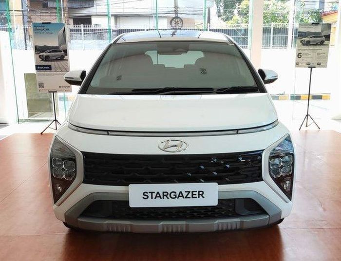 Hyundai Stargazer bắt đầu được nhận đặt cọc tại đại lý.