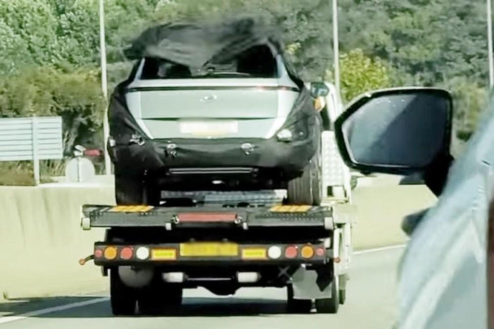 Hyundai Kona 2023 bị bắt gặp trên đường phố với thiết kế đuôi xe thú vị