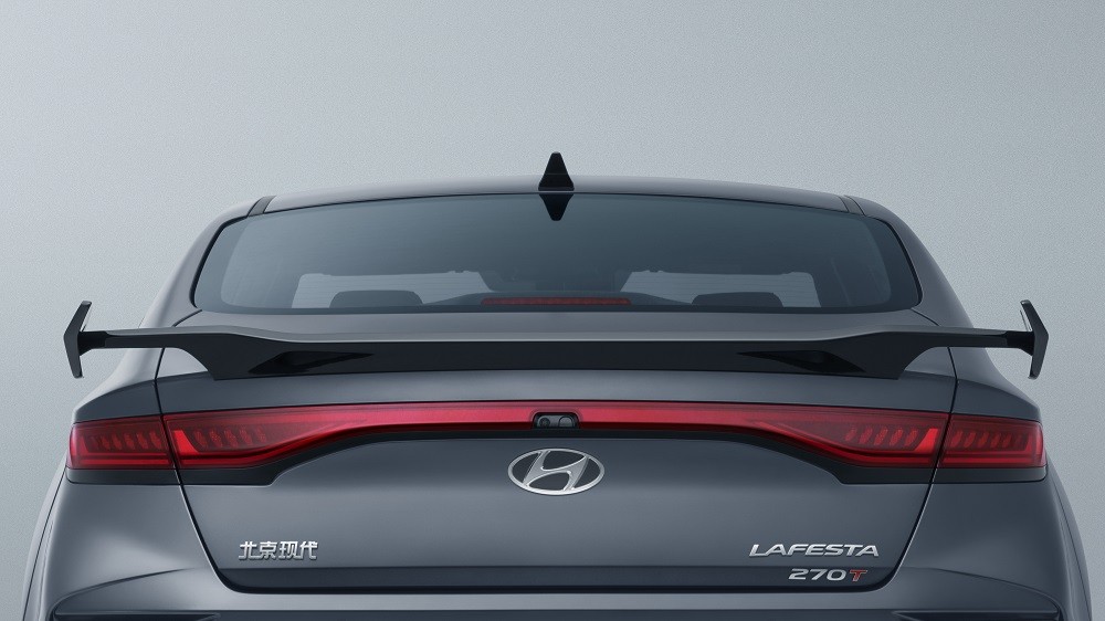 Hyundai Lafesta N Line 2023 có kích thước như bản thường
